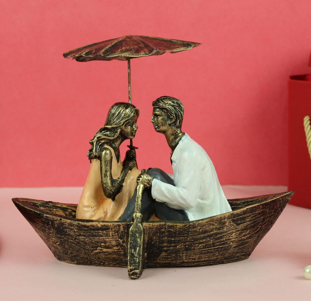 Romantic Couple in Boat Showpiece