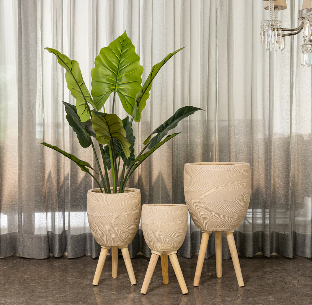 VASES & PLANTERS
