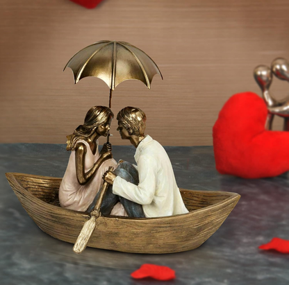 Romantic Couple in Boat Showpiece