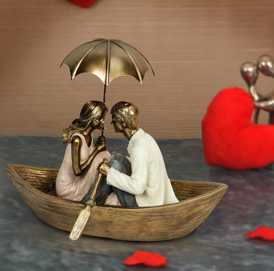 Romantic Couple in Boat Showpiece