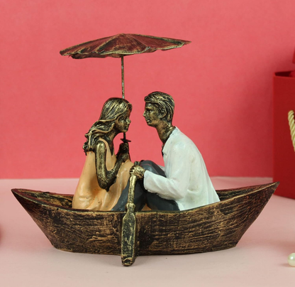 Romantic Couple in Boat Showpiece
